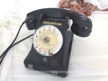 Ancien téléphone de collection avec boutons