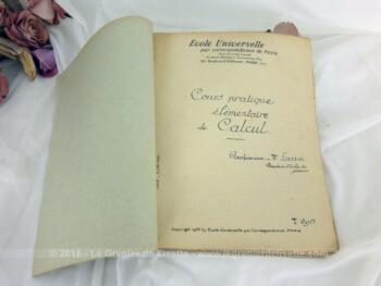 Ancien livret Cours Pratique Élémentaire de Calcul de l’École Universelle par Correspondance de Paris aux pages entièrement manuscrites et daté de 1933.