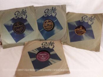 Quatre disques cire 78 T pochettes Pathé de couleur bleu et datant du début du siècle dernier pour tourne disque à aiguilles.