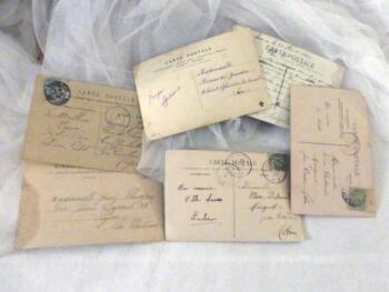 Six anciennes cartes postales de baisers et d'amoureux avec petites maximes écrites et datant du début XX°.