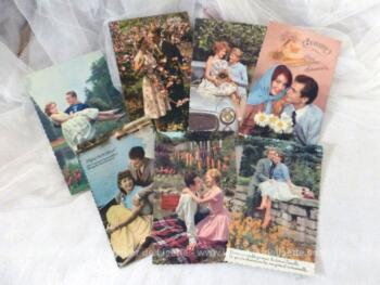 Sept cartes postales de couples d'amoureux des années 50/60, photos en couleur sur papier brillant et non écrites.