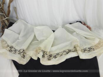 Ancien rideau court coton et dentelle fuseaux de 200 x 55 cm et réalisé à la main. Pièce unique.