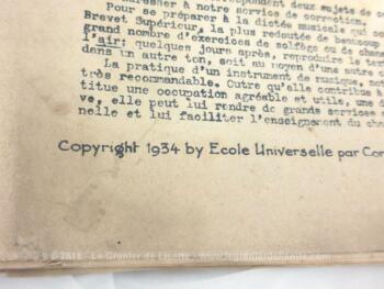 Voici des cours Ecole Universelle par correspondance datés de 1934. Cours de musique et d'hygiène, programme de 3eme année des Ecoles Normales.