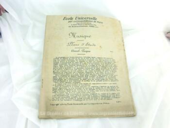 Voici des cours Ecole Universelle par correspondance datés de 1934. Cours de musique et d'hygiène, programme de 3eme année des Ecoles Normales.