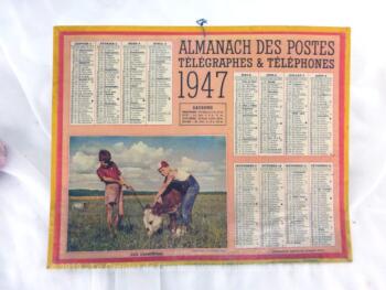 Ancien almanach des Postes et Télégraphes de 1947 sur papier cartonné, avec photos "Jeux Champêtres". Deux feuillets supplémentaires.