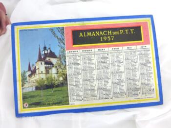 Petit almanach cartonné des PTT de 1957, mesurant 20.5 x 13 cm avec un semestre sur chaque face.