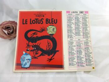 Ancien almanach des Postes et Télégraphes de 1987 sur papier cartonné recto et verso, avec deux photos des Aventures de Tintin" et 8 feuilles intérieures.