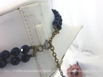 Ancien ras de cou double rangs perles noires de verre. Sur deux rangs de même longueur, ce collier est un superbe ras de cou.