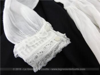 Authentique et ancienne robe longue de baptême aux petits plis tout en belle batiste et réalisée à la main.