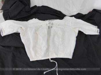 Ancien bustier cache corset batiste et dentelle, pour taille fine, avec dentelles, broderies et incrustations.