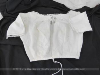 Ancien bustier cache corset batiste et dentelle, pour taille fine, avec dentelles, broderies et incrustations.