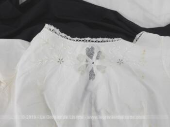 Ancien bustier cache corset batiste et dentelle, pour taille fine, avec dentelles, broderies et incrustations.