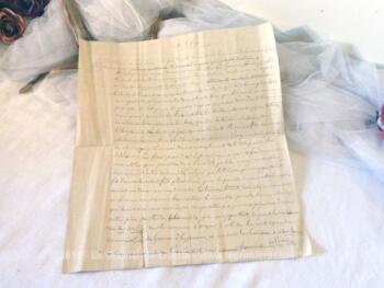 Voici un courrier manuscrit daté de 1873, écrit à main, à la plume et à l'encre sépia sur ses deux pages et adressé à Monsieur le Préfet pour un conflit de parcelles de terrain.