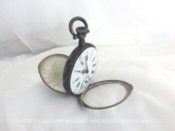 Ancienne montre gousset argent pour déco mais avec un petite restauration, une seconde vie l'attend.