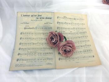Voici une ancienne partition de la chanson "L'Amour qu'un Jour, tu m'as Donné"" chanté par André Dassary avec copyright de 1947, aux éditions Royalty.