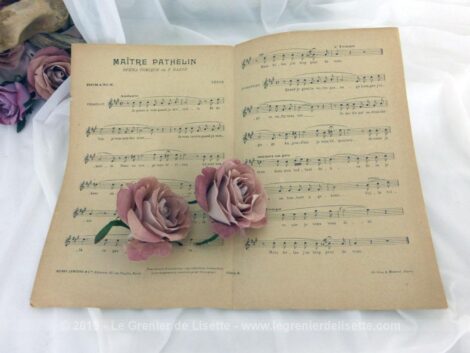 Voici une ancienne partition de la chanson "Romance" chantée par Tino Rossi dans l'opéra Maitre Pathelin de F. Bazin. Copyright 1937.