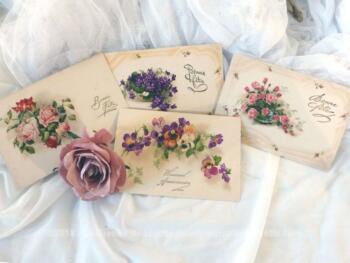 Quatre anciennes cartes postales de fleurs avec les mentions Bonnes Fêtes pour 3 et une avec Joyeux Anniversaire.