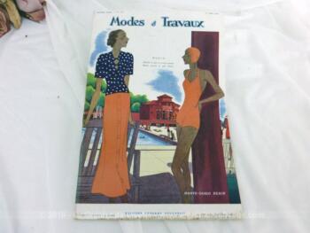Voici la revue Modes et Travaux du 1er aout 1934 avec des superbes modèles de tailleurs et robe sans oublier le patron fourni pour des explications de travaux de broderies et couture. Des dessins sublimes !