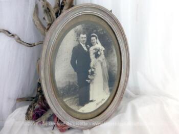 Ancien cadre ovale bois avec couple de mariés datant du tout début du siècle dernier, revisité en tendance shabby.