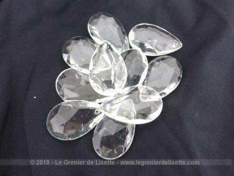 Lot de 10 pampilles verre forme goutte avec facettes de 3.7 x 2.3 x 0.8 cm avec un petit trou sur le haut pour fixation. Pour lustres ou créations.