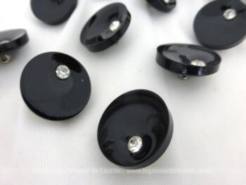 Sept petits boutons métal forme spirale couleur métallique avec le centre bombé finissant par une autre couleur A vos aiguilles Mesdames !