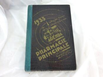 Ancien agenda de ménage avec tous les détails journaliers sans oublier la météo du jour . Une mine d'informations...