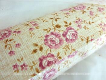 Ancien rouleau tapisserie petites fleurs roses, très tendance shabby.