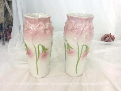 Duo de vases en céramique tendance shabby, peints à la main et numérotés.