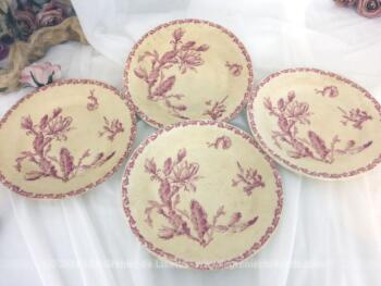 Voici un lot quatre assiettes en porcelaine Gien modèle Cactus de 23.5 cm de diamètre au décor rose, doux mélange de grosses et petites fleurs. Très tendance shabby !
