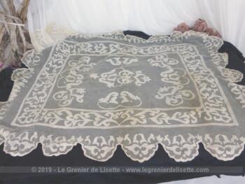 VENDU - Ancienne petite nappe en fine dentelle écrue