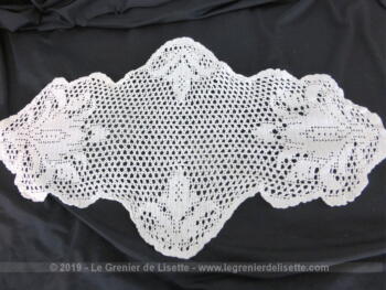 Ancien napperon crochet forme violon