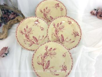 Voici un lot quatre assiettes en porcelaine Gien modèle Cactus de 23.5 cm de diamètre au décor rose, doux mélange de grosses et petites fleurs. Très tendance shabby !