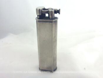 Ancien briquet Dunhill vintage en métal argenté pour décoration . Ne fonctionne pas pour le moment.