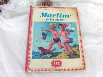 Ancien livre "Martine à la mer" datant de 1969 avec les dessins originaux copyright de 1956. Idéal pour se replonger dans notre enfance.. que de souvenirs !