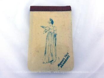 Ancien mini calepin publicitaire daté de 1897 de 5.5 x 8.5 x 0.5 cm aux pages de couverture plastifiées portant le dessin d'une femme en tenue de bal avec dans un coin le texte "Magasin Vert - Bordeaux".