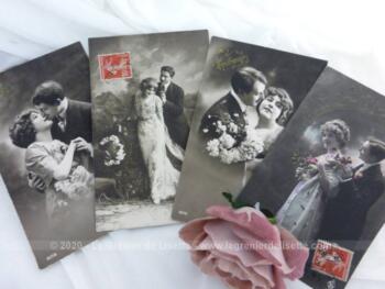 Quatre anciennes cartes postales datées de l'année 1912 représentant chacune un couple enlacé d'amoureux .