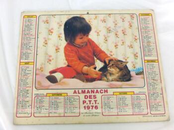 Ancien almanach des P.T.T. de 1976 avec la photo d'un chiot et chaton d'un coté et d'une petite fille avec un chat de l'autre avec 4 pages supplémentaires