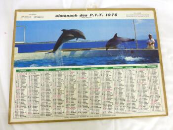 Ancien almanach des P.T.T. de 1976 avec la photo de dauphins avec 5 pages supplémentaires sur les services de la Poste et le département de la Meurthe et Moselle.