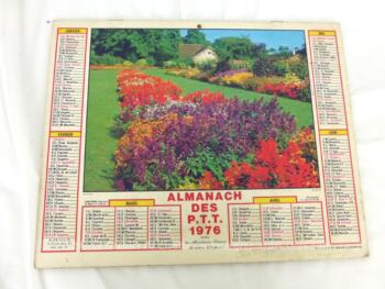 Ancien almanach des P.T.T. de 1976 avec la photo d'un champs de fleur avec la photo d'un Berger Allemand d'un coté et d'une chaumière de l'autre avec 10 pages supplémentaires.