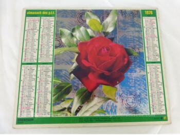 Ancien almanach des P.T.T. de 1978 avec la photo d'un bouquet de fleurs d'un coté et une rose de l'autre. Il y a 6 pages supplémentaires