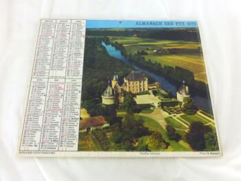 Ancien almanach des P.T.T. de 1978 avec la photo d'un paysage enneigé d'un coté et un château de l'autre. Il y a 6 pages supplémentaires.