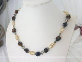 Ancien collier de perles verre nacrées et pierres – Image 3