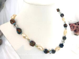 Ancien collier de perles verre nacrées et pierres