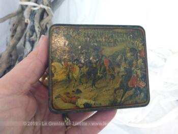 Ancienne petite boite en métal décorée d'une ancienne image vernissée représentant une ancienne scène de guerre du XIX°.