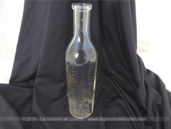 Ancienne bouteille de pharmacie en verre graduée d'un coté en grammes et de l'autre en cuillerées à soupe de 20 cm de haut.
