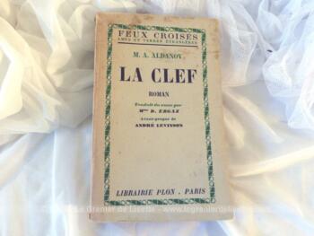 Ancien livre "La Clef" de M. A. Aldanov, roman traduit du russe avec une dédicace à l'intérieur de l'auteur , datant de 1932.