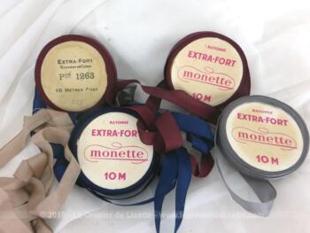 Lot d'anciens extra-fort en rayonne, un couleur bordeaux, un couleur marine et un couleur gris sur un carton Monette et un plus ancien bordeaux, en rayonne et coton sur un carton 1263.