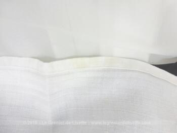 Ancienne serviette ou torchon aux monogrammes MB de 80 x 6 5 cm en coton blanc damassé avec les initiales brodées et placées au centre.