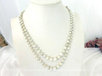 Ancien collier double rangs perles de verre nacrée à facettes datant des années 60.