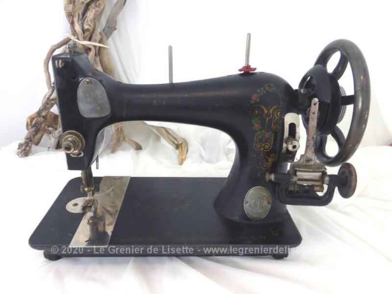 VENDU - Très ancienne machine à coudre fonctionnelle - Le Grenier de